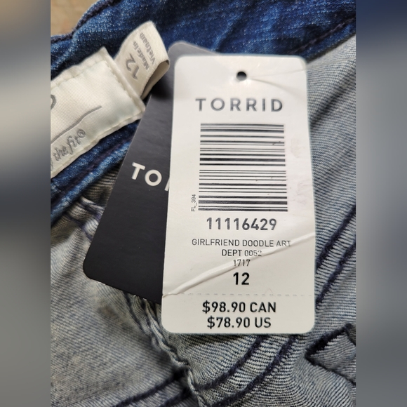 NWT Torrid Doodle Art Girlfriend Jeans👖 - Picture 6 of 9